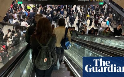 High-voltage wire collapses on Sydney train leaving 300 trapped and causing major delays across network